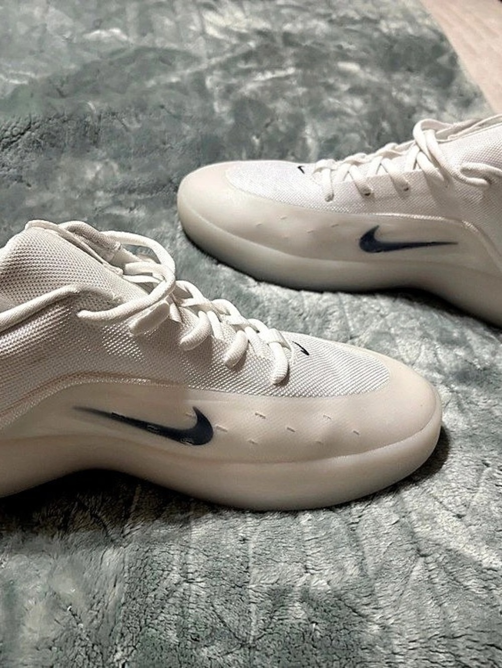 Nike SB Zoom Nyjah 4 Sneakers in White